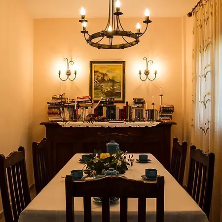 Garnelis House *