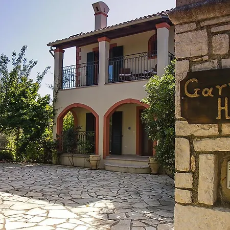 Garnelis House Villa *