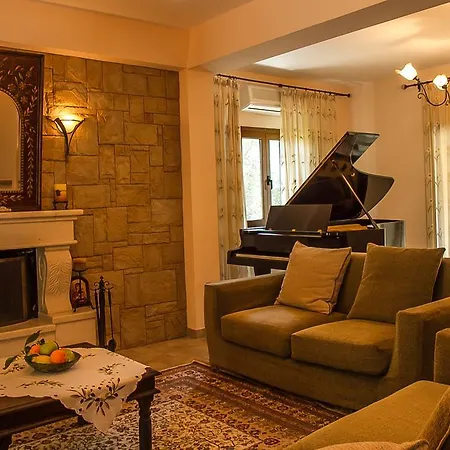 Garnelis House *